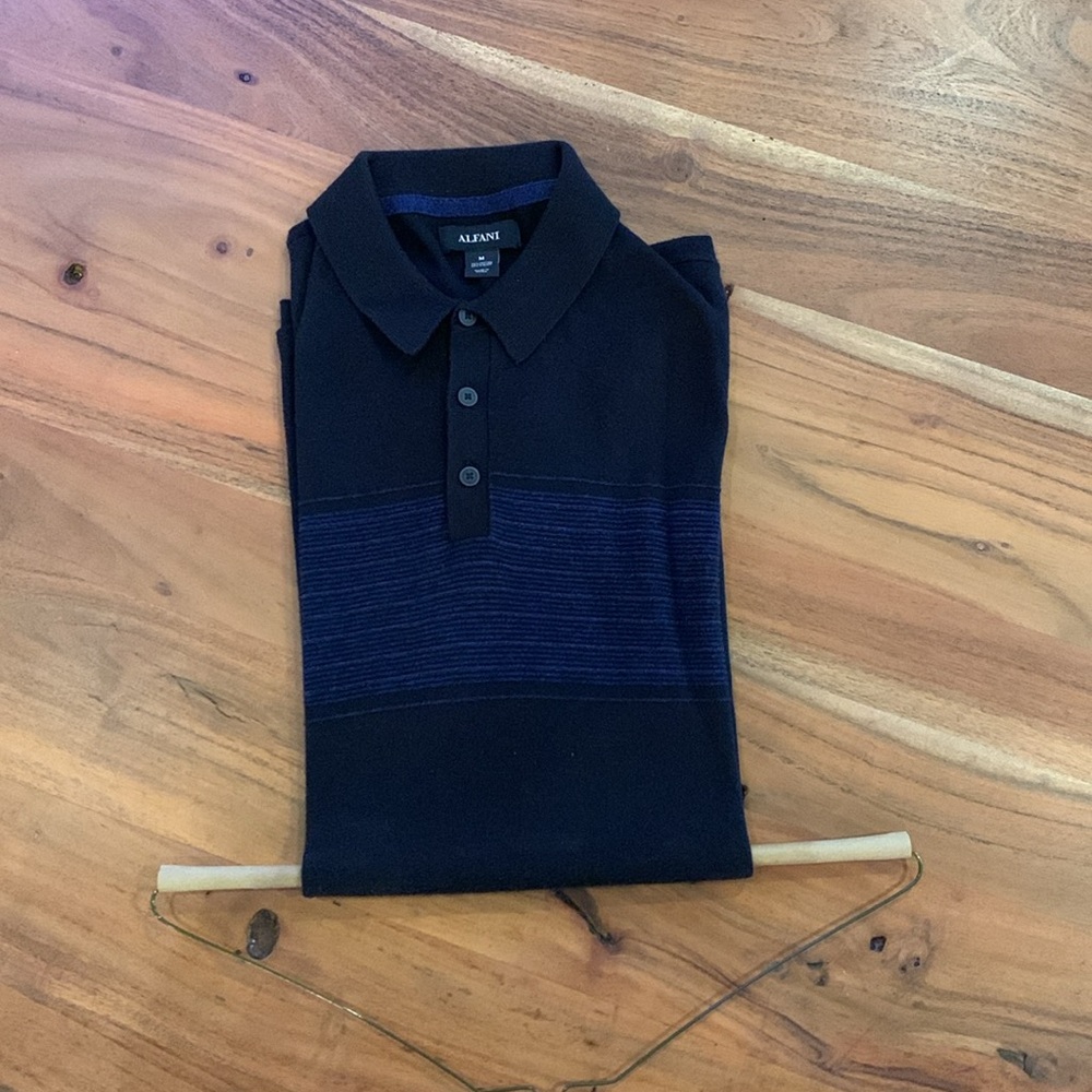 ✈️ Used & Dry cleaned Men’s Alfani Polo shirt